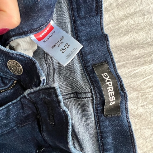 Express Skinny Jean Sz 2 Short - Picture 5 of 6